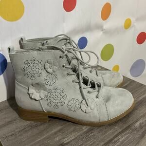 Women's Suede  Lace-Up Floral Ankle Boots - Light Gray